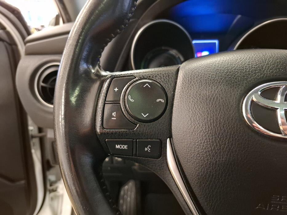 TOYOTA Auris 2016