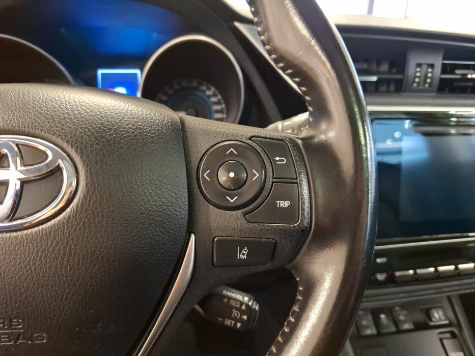 TOYOTA Auris 2016