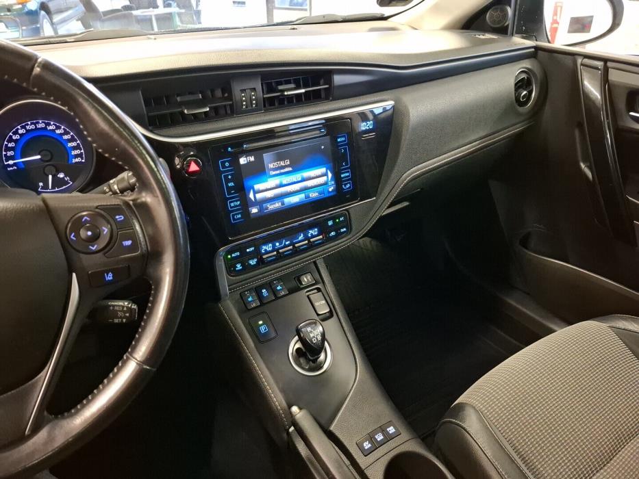 TOYOTA Auris 2016