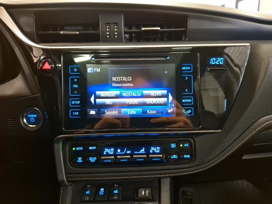 TOYOTA Auris 2016