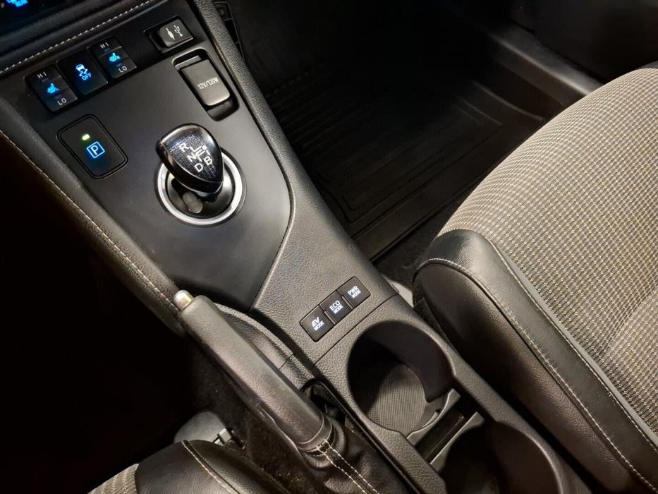 TOYOTA Auris 2016