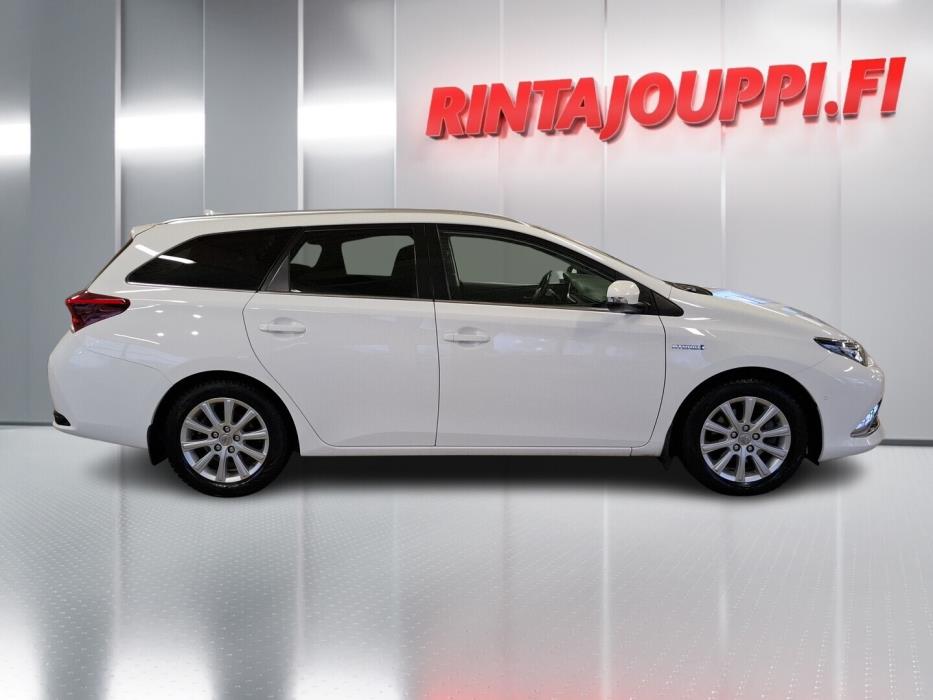TOYOTA Auris 2016