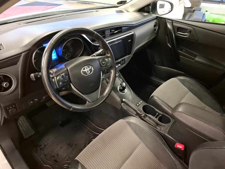 TOYOTA Auris 2016