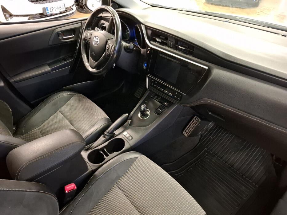 TOYOTA Auris 2016