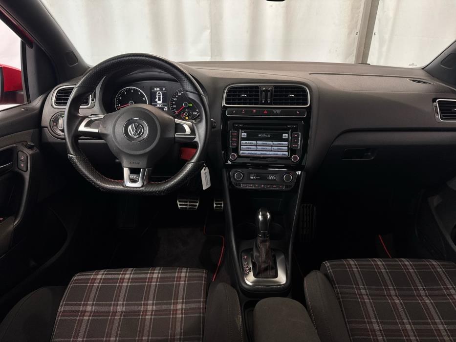VOLKSWAGEN Polo 2012