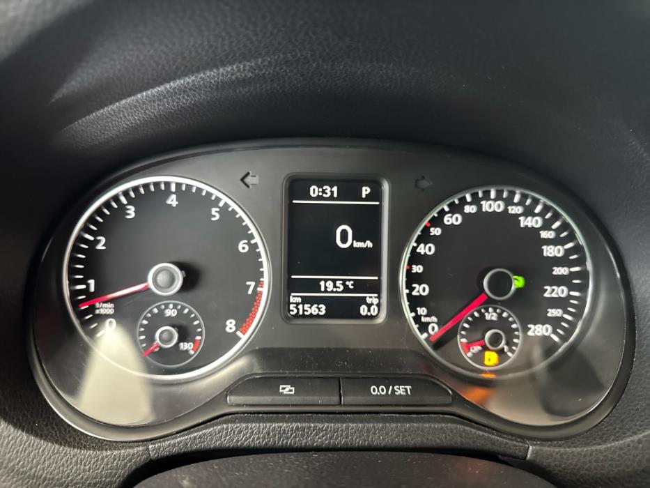 VOLKSWAGEN Polo 2012