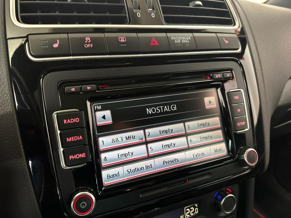 VOLKSWAGEN Polo 2012