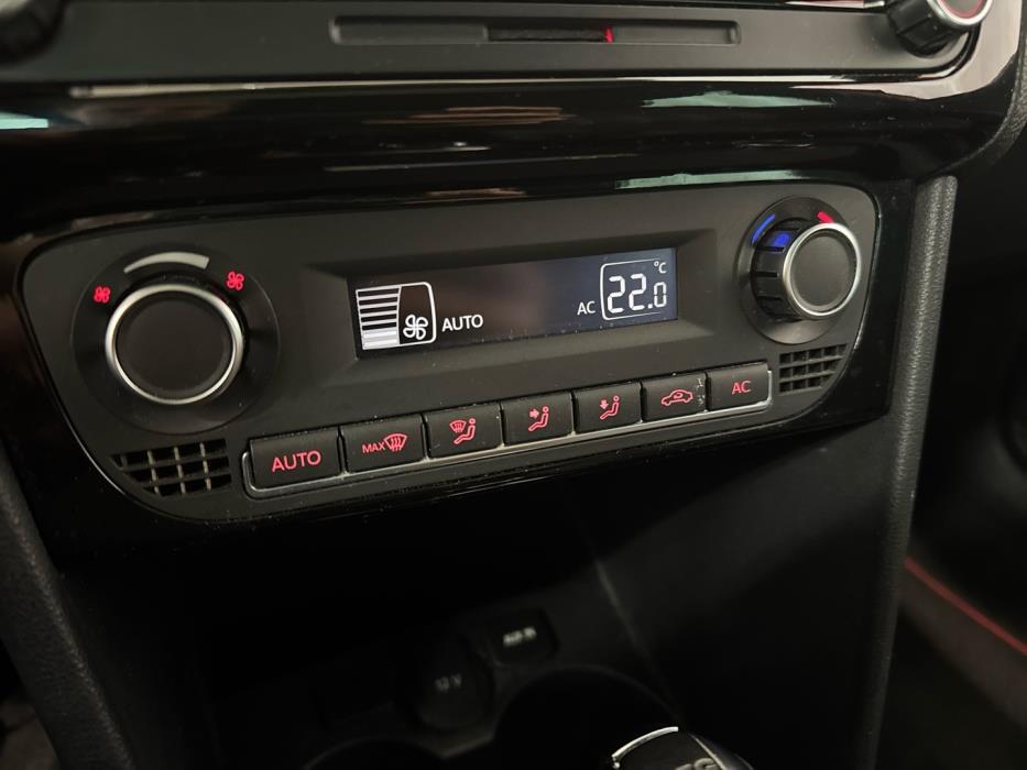 VOLKSWAGEN Polo 2012