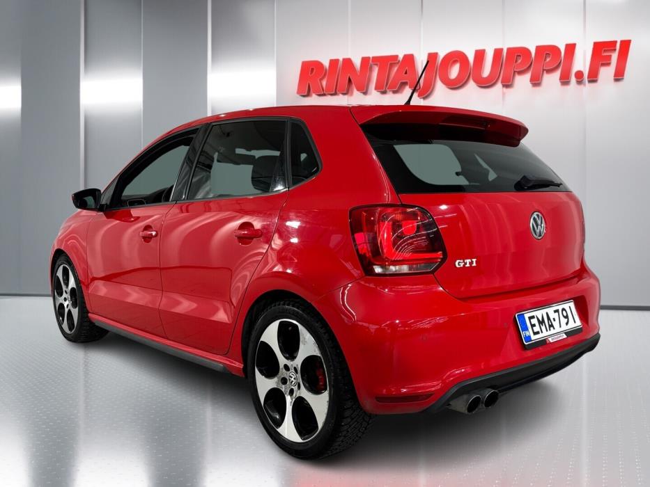 VOLKSWAGEN Polo 2012