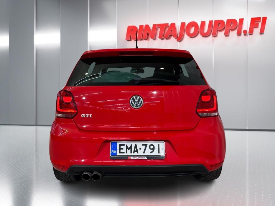 VOLKSWAGEN Polo 2012
