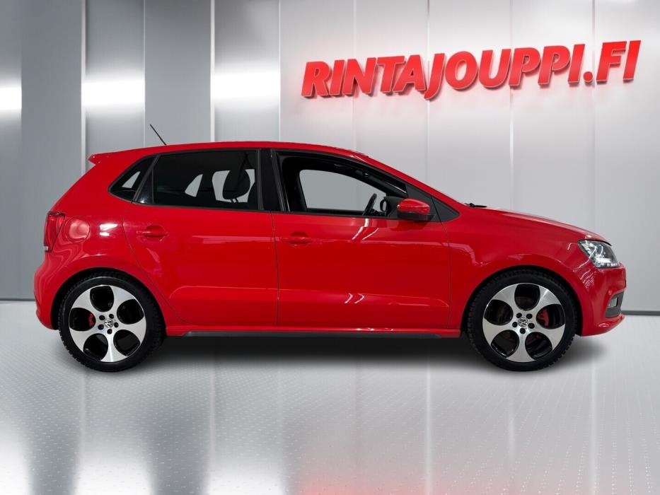 VOLKSWAGEN Polo 2012