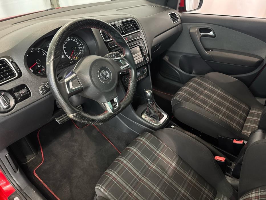 VOLKSWAGEN Polo 2012
