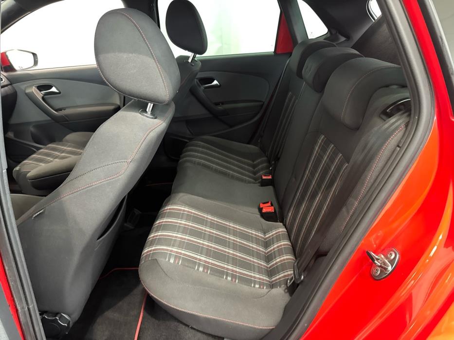VOLKSWAGEN Polo 2012