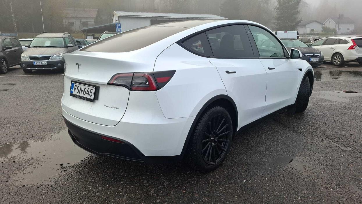 TESLA Model Y 2022
