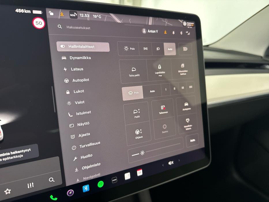 TESLA Model 3 2022