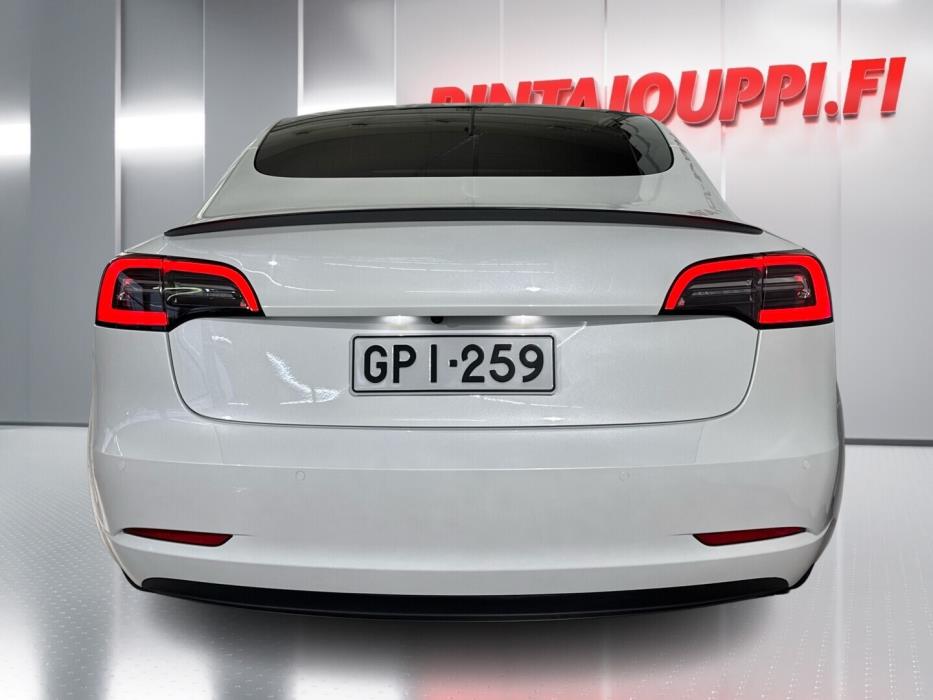 TESLA Model 3 2022