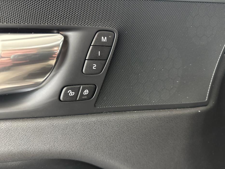 VOLVO XC60 2019
