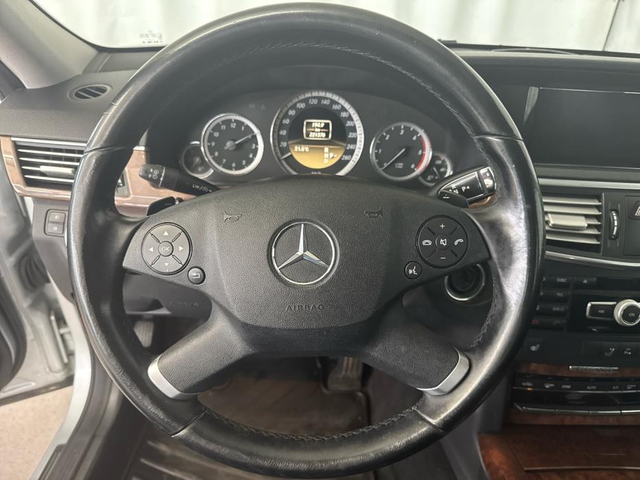 MERCEDES-BENZ E 2012