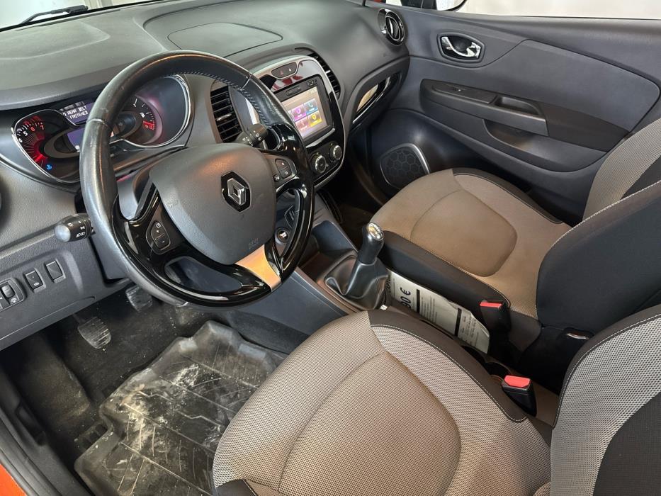 RENAULT Captur 2016