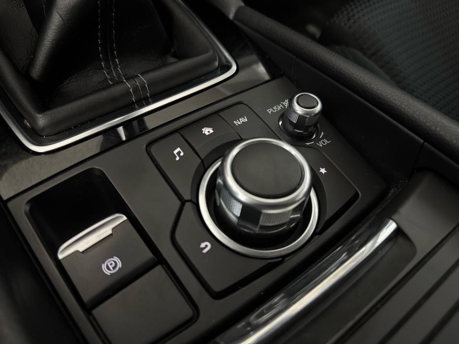 MAZDA 3 2018