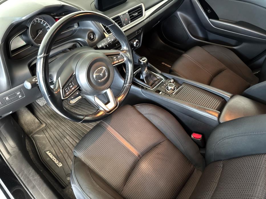 MAZDA 3 2018