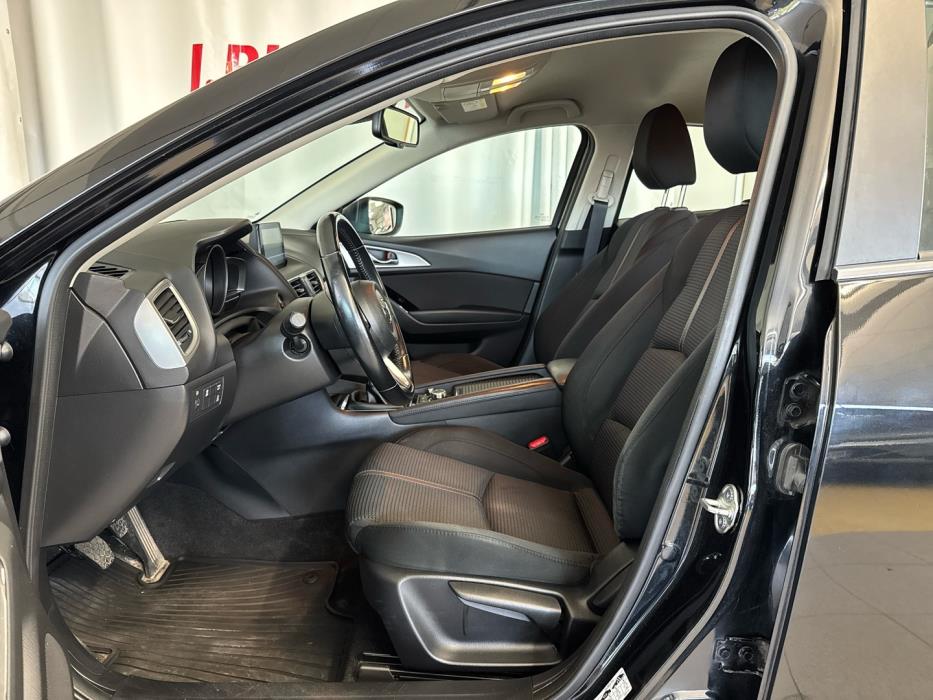MAZDA 3 2018