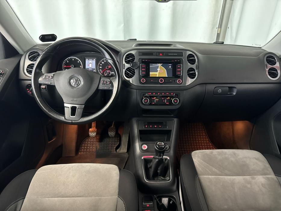 VOLKSWAGEN Tiguan 2012