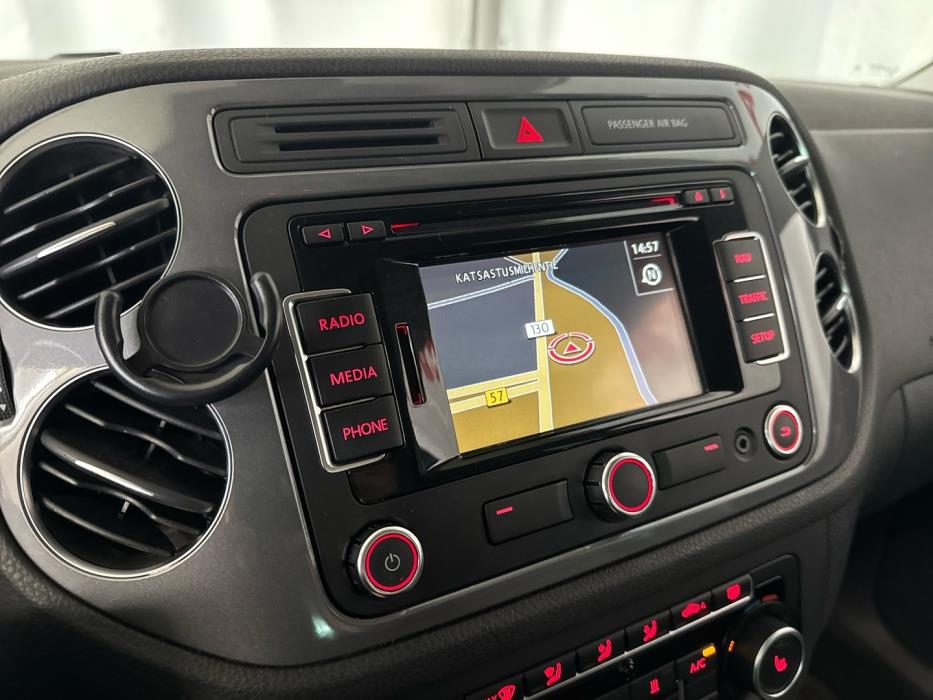 VOLKSWAGEN Tiguan 2012