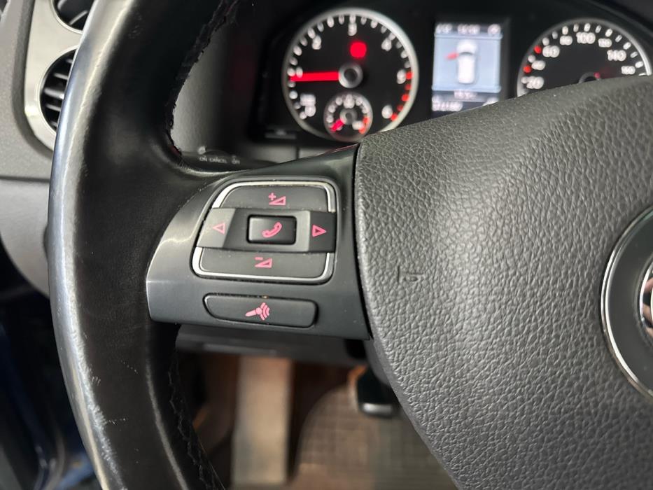 VOLKSWAGEN Tiguan 2012
