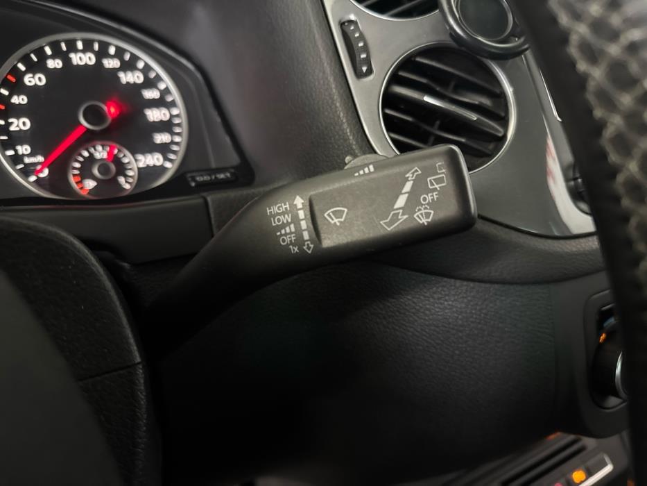 VOLKSWAGEN Tiguan 2012