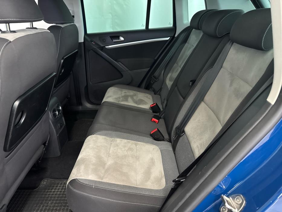 VOLKSWAGEN Tiguan 2012