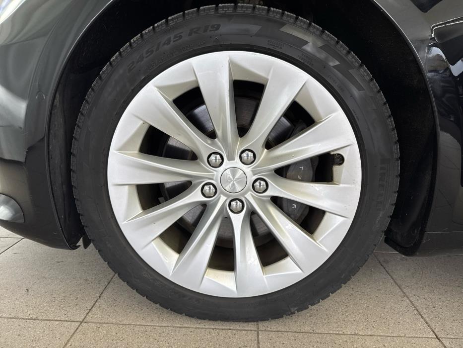TESLA Model S 2018