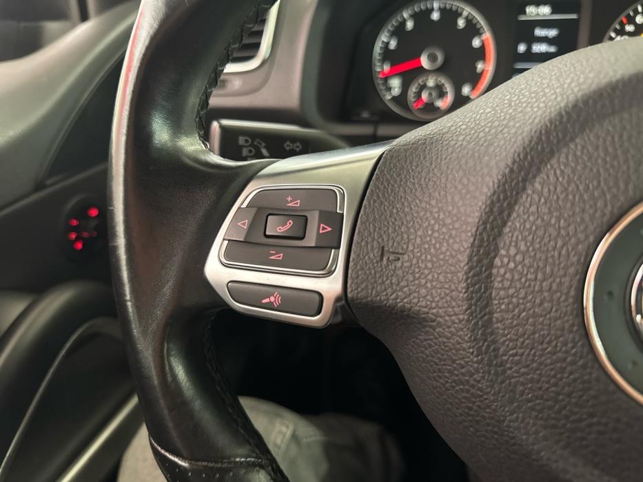 VOLKSWAGEN Scirocco 2011