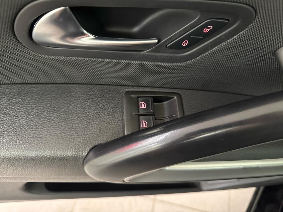 VOLKSWAGEN Scirocco 2011