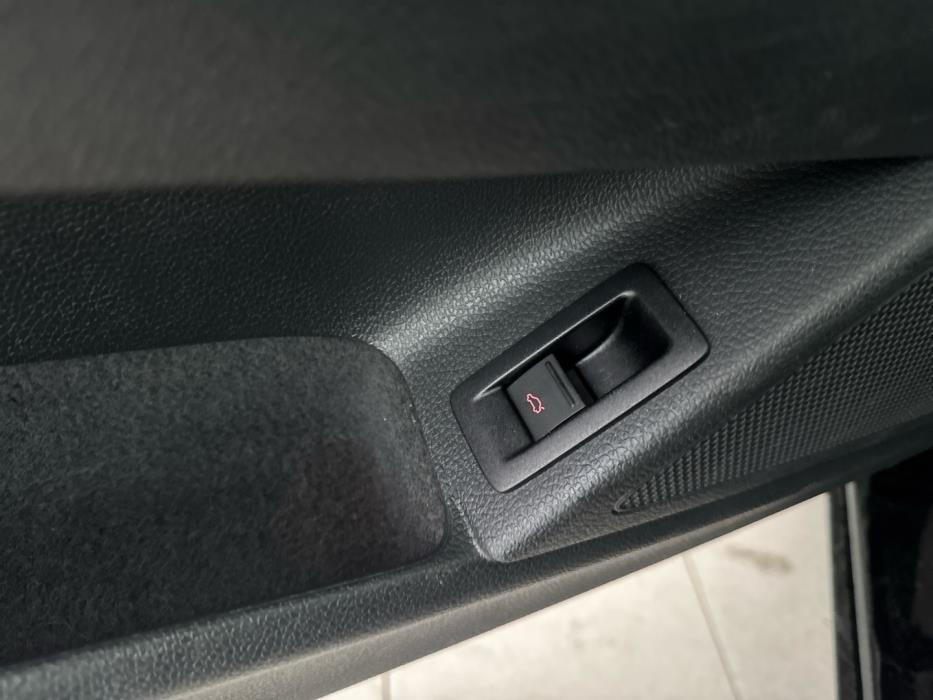 VOLKSWAGEN Scirocco 2011