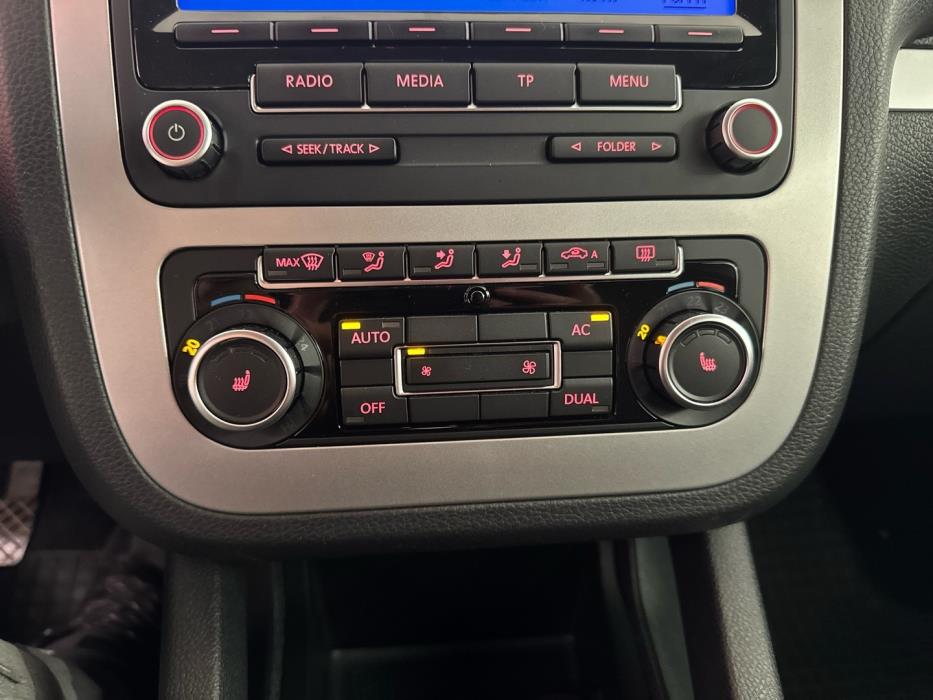 VOLKSWAGEN Scirocco 2011