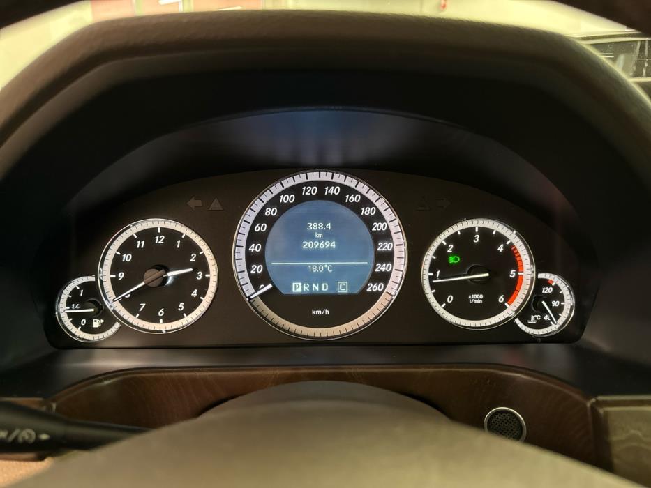 MERCEDES-BENZ E 2010