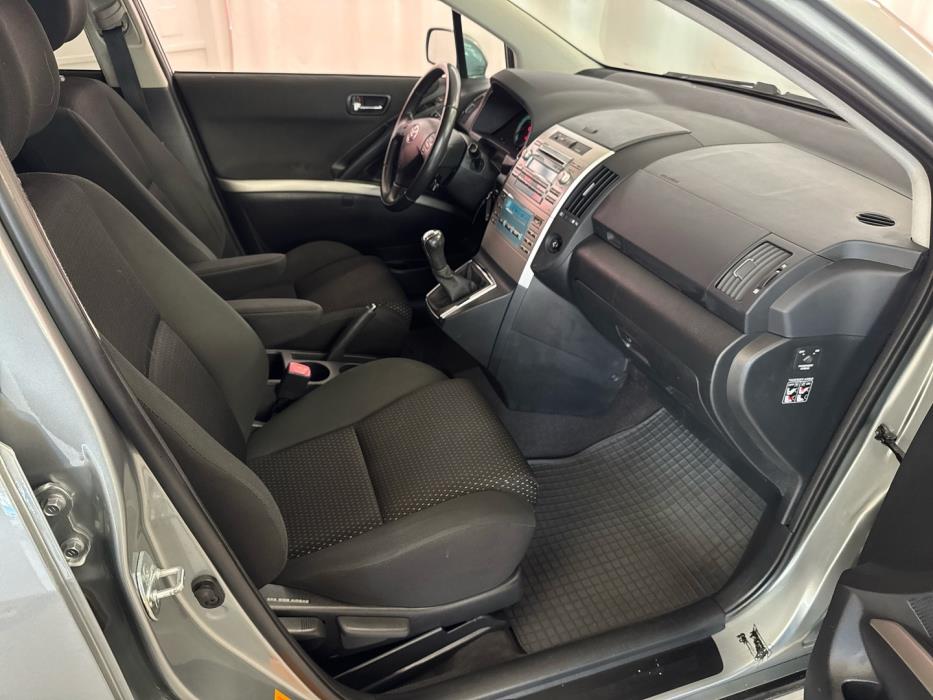 TOYOTA Corolla Verso 2009