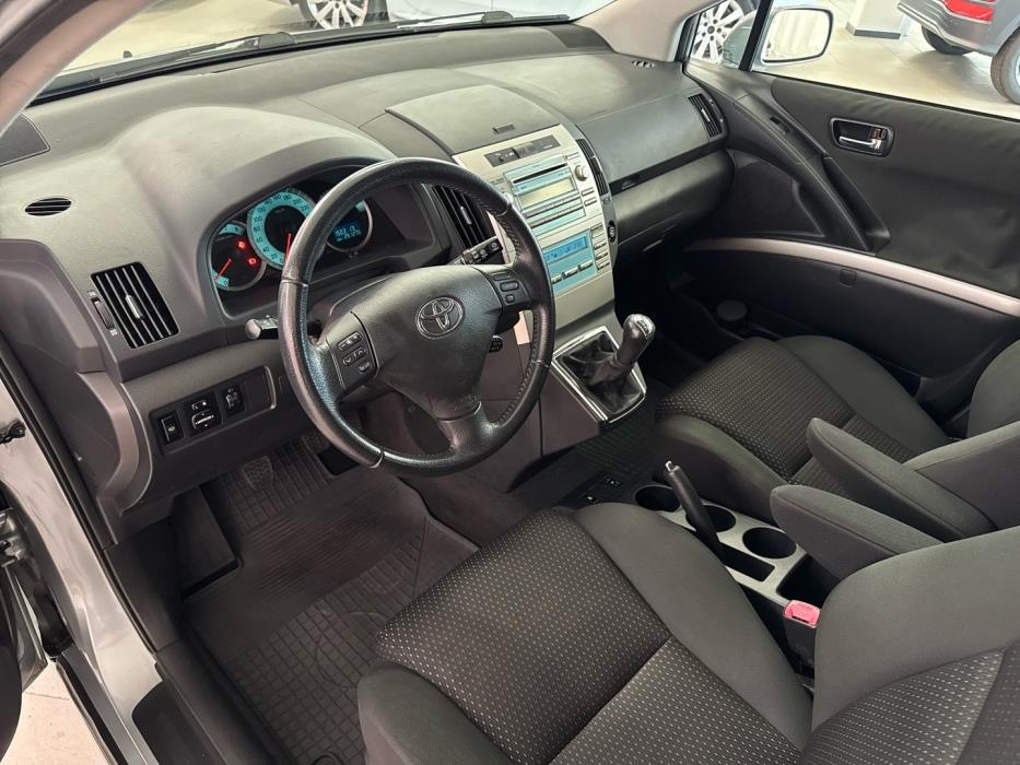 TOYOTA Corolla Verso 2009