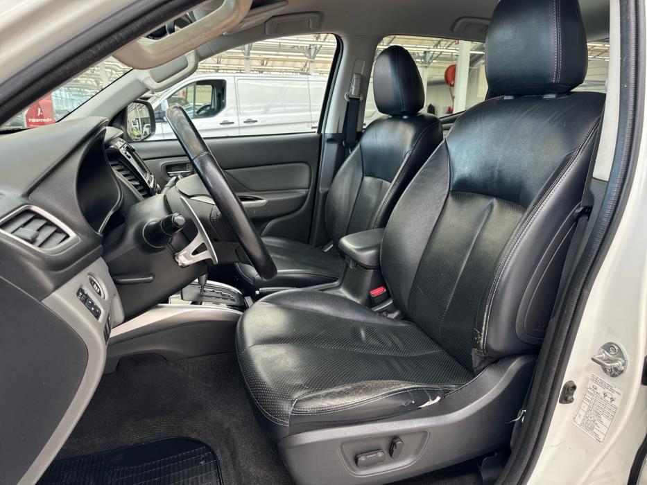 MITSUBISHI L200 2015