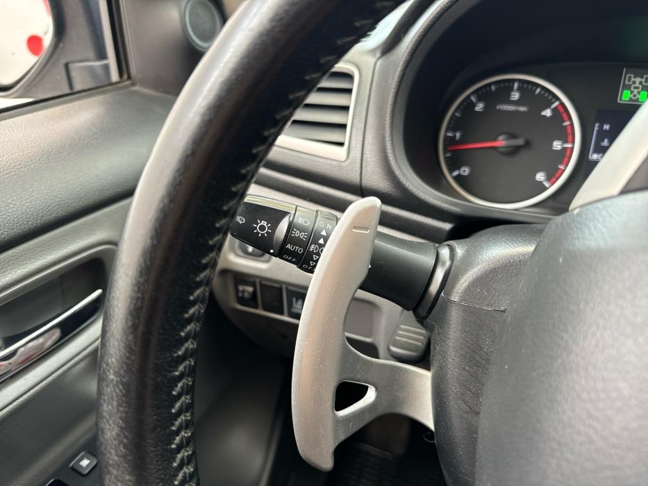 MITSUBISHI L200 2015