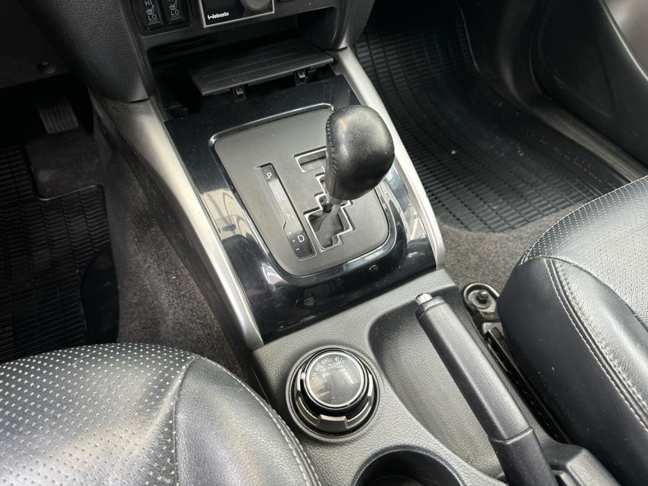 MITSUBISHI L200 2015