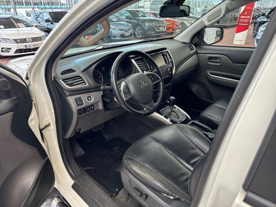 MITSUBISHI L200 2015