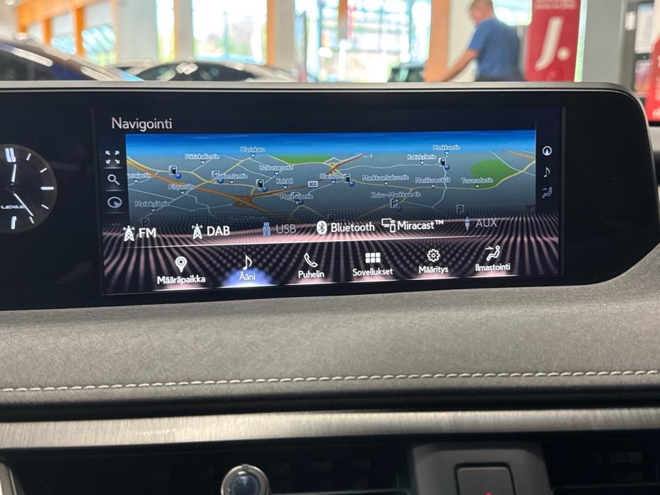LEXUS UX 2022