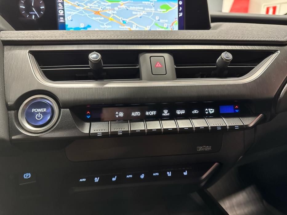 LEXUS UX 2022