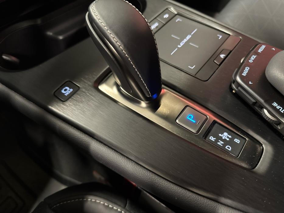 LEXUS UX 2022