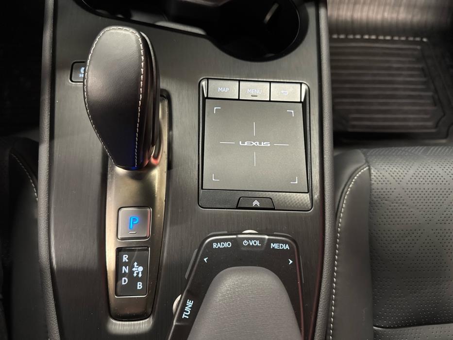 LEXUS UX 2022