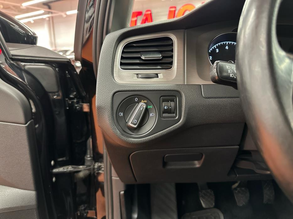VOLKSWAGEN Golf 2014