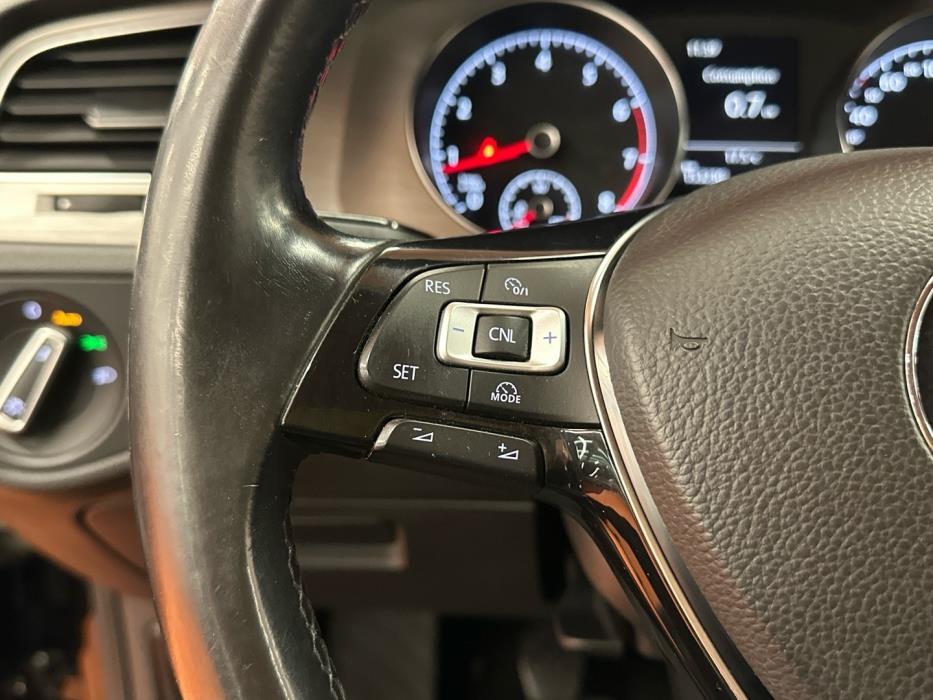 VOLKSWAGEN Golf 2014