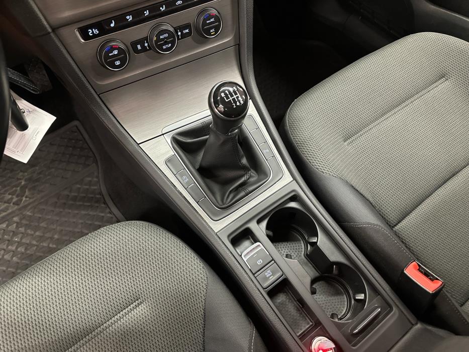 VOLKSWAGEN Golf 2014
